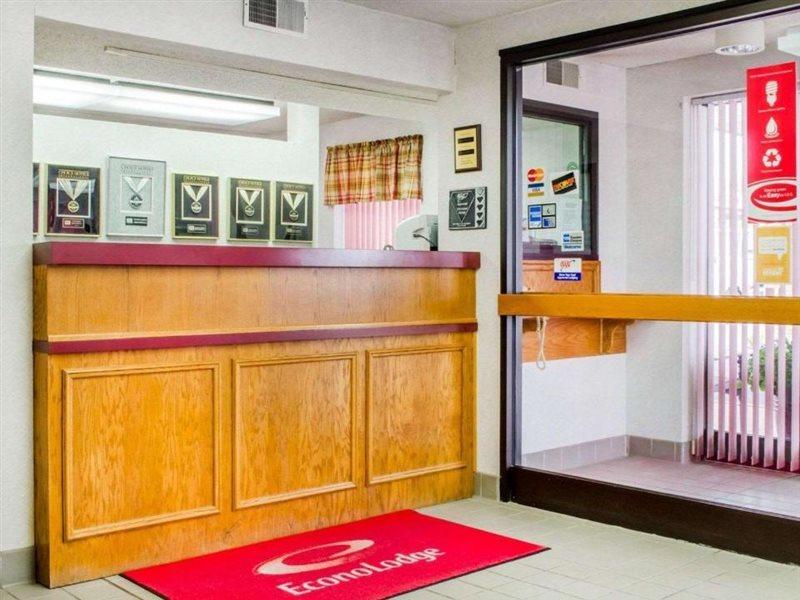 Econo Lodge Mifflintown Bagian luar foto