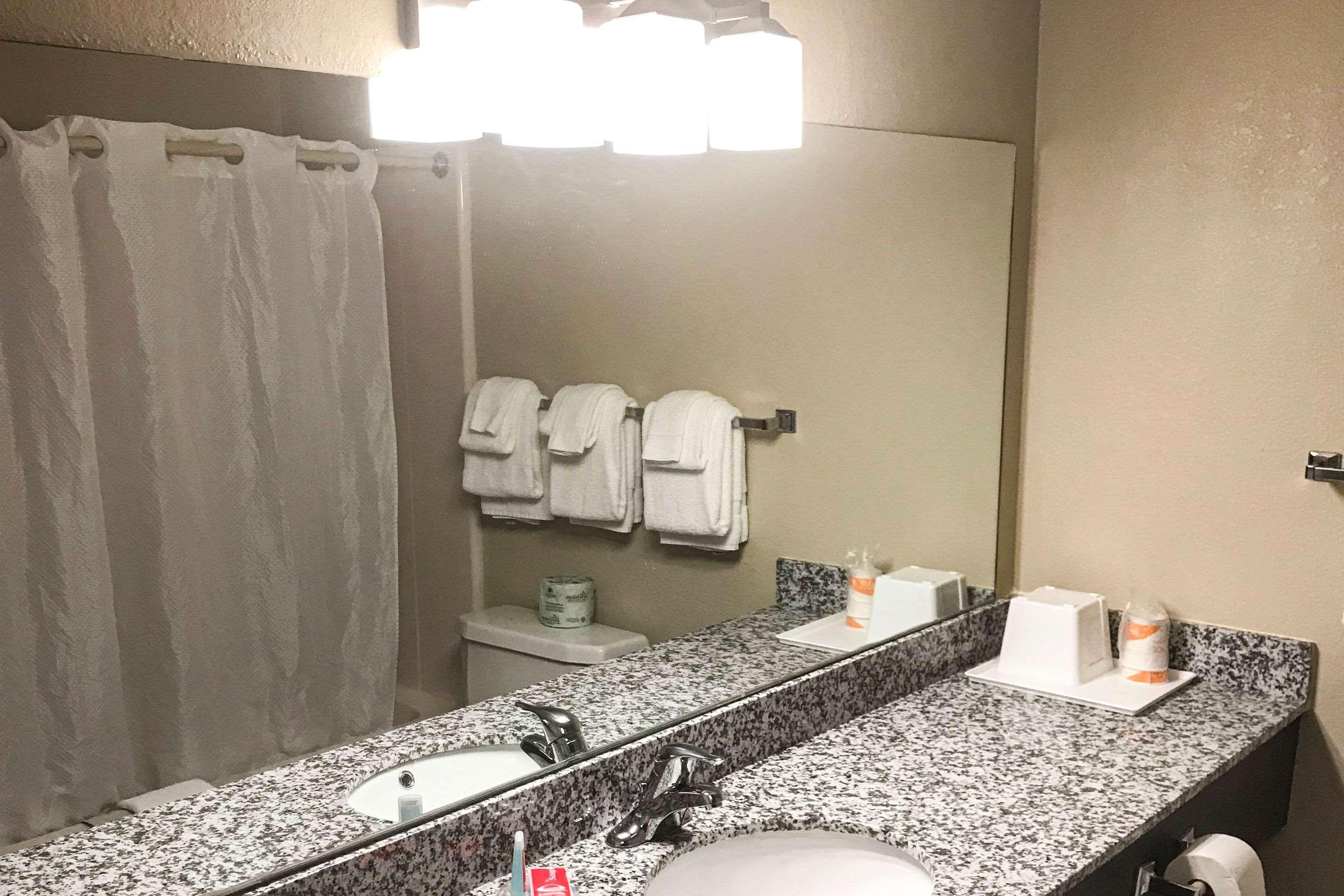Econo Lodge Mifflintown Bagian luar foto