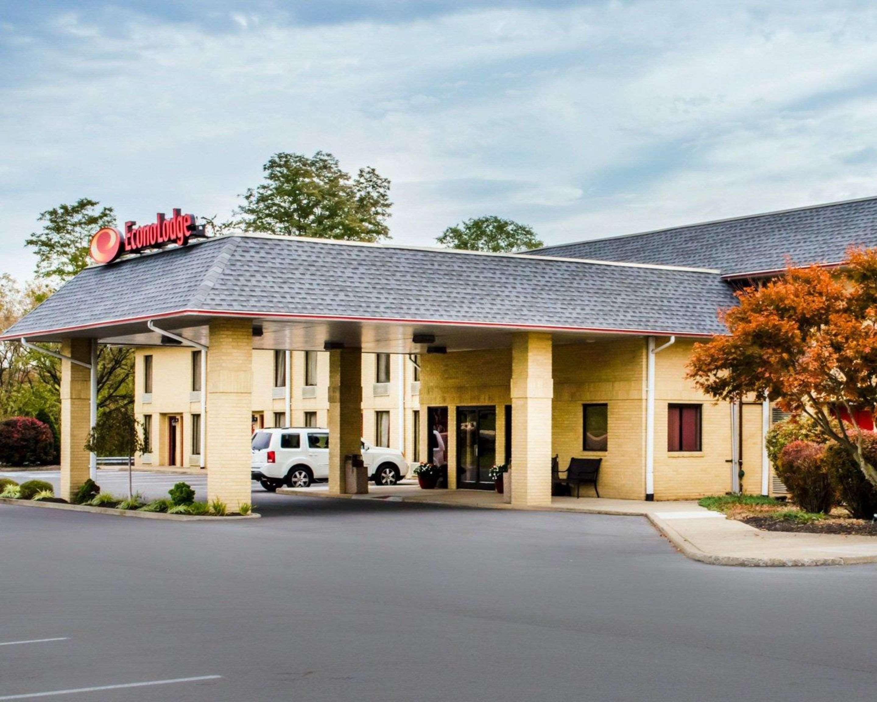 Econo Lodge Mifflintown Bagian luar foto