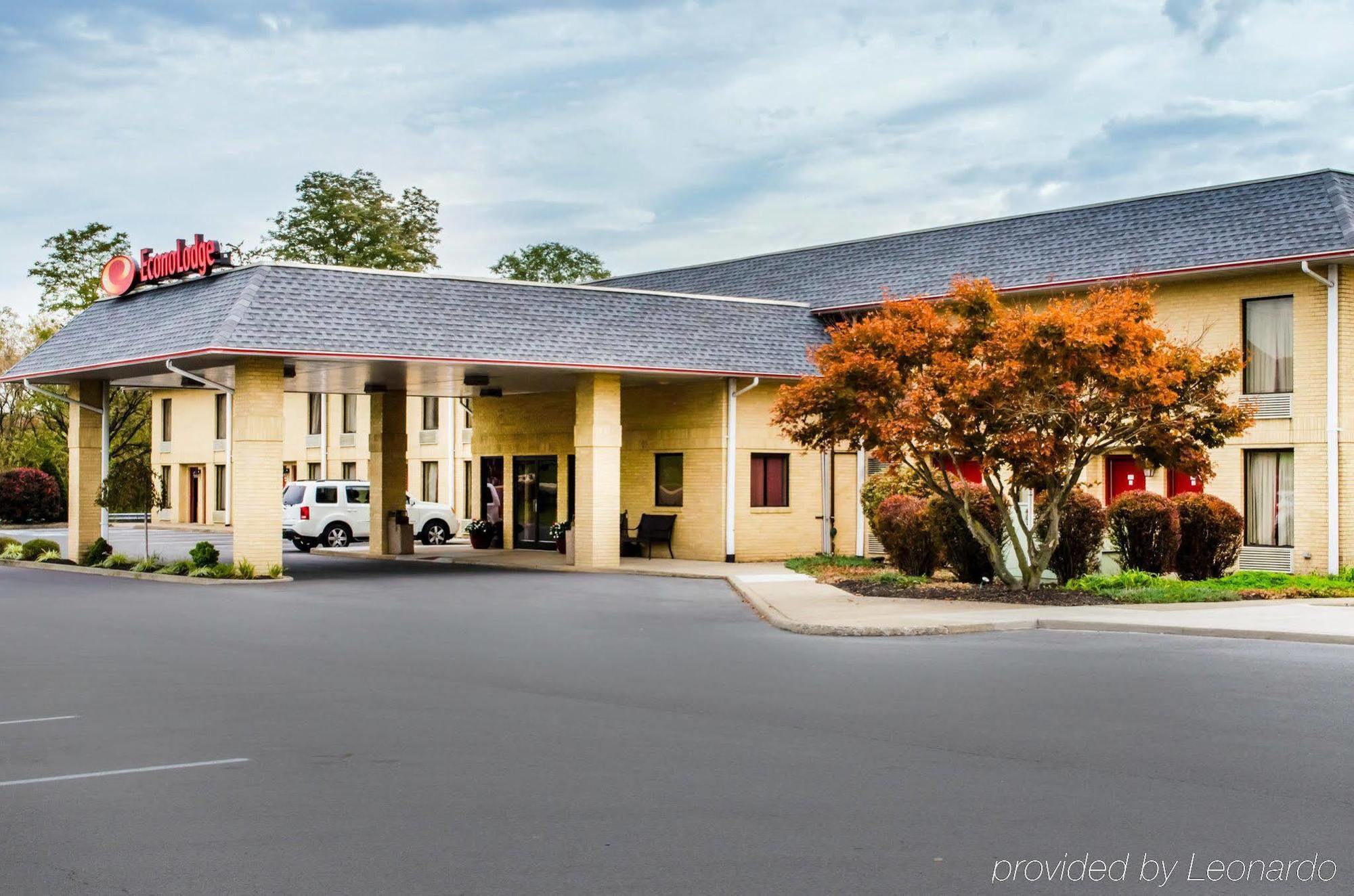 Econo Lodge Mifflintown Bagian luar foto
