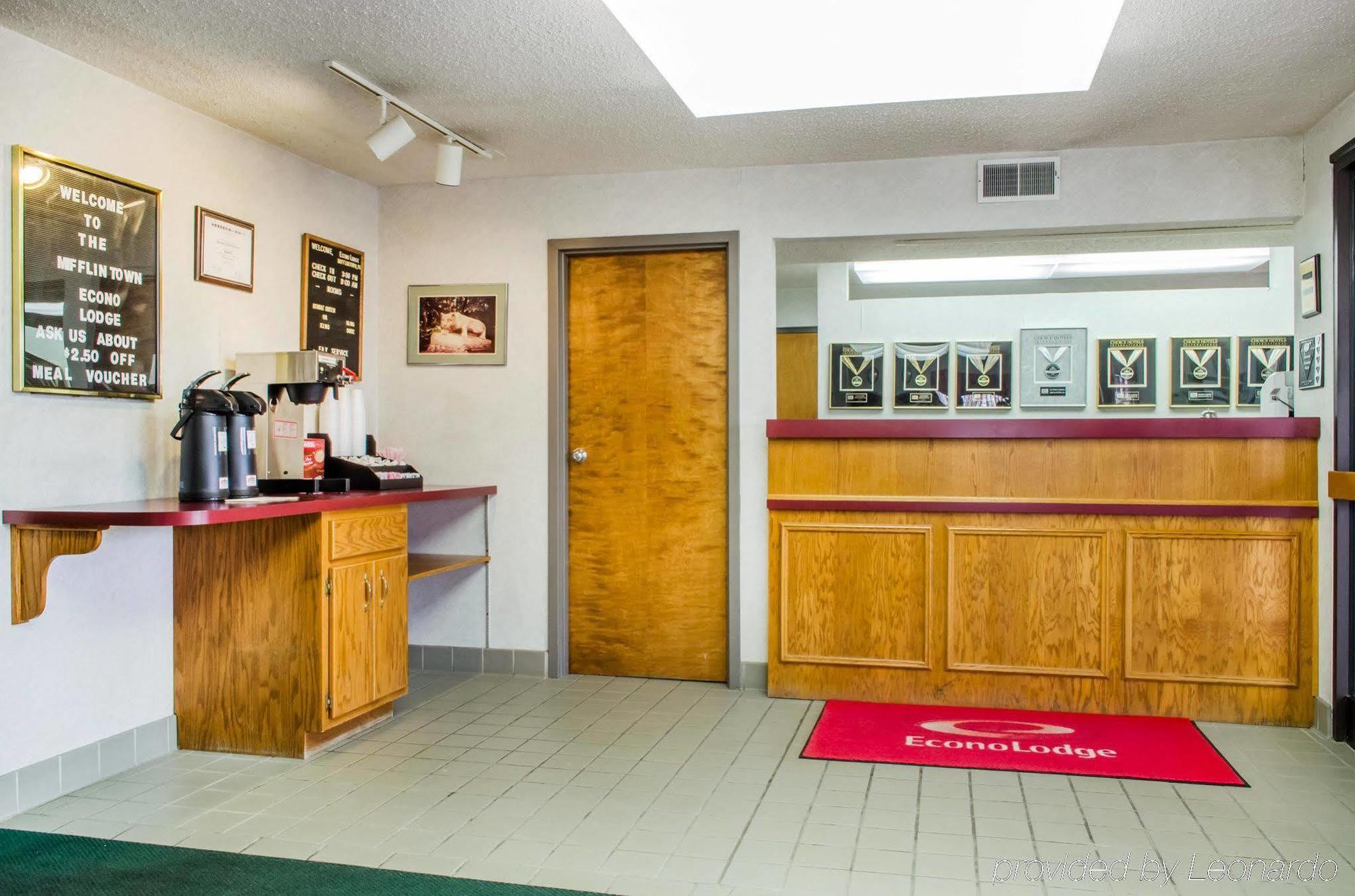 Econo Lodge Mifflintown Bagian luar foto