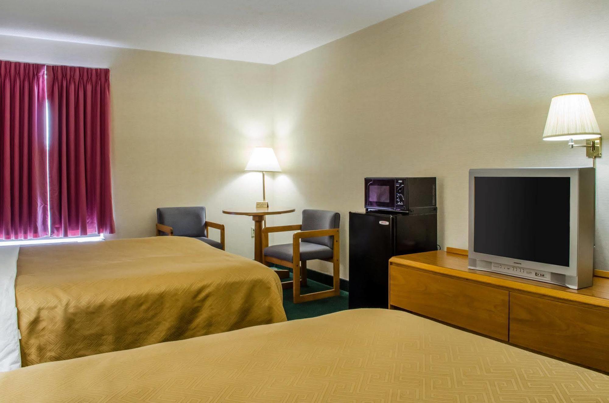Econo Lodge Mifflintown Bagian luar foto